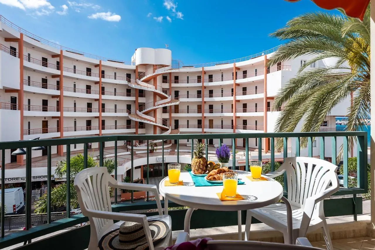 211 Los Cristianos First Sea Line, Swimming Pool 0*, Los Cristianos (Tenerife) Spagna